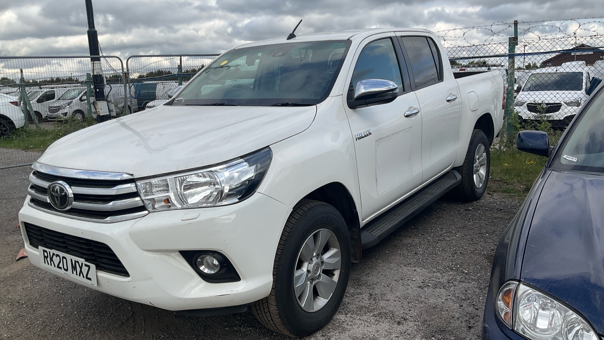 TOYOTA Hilux